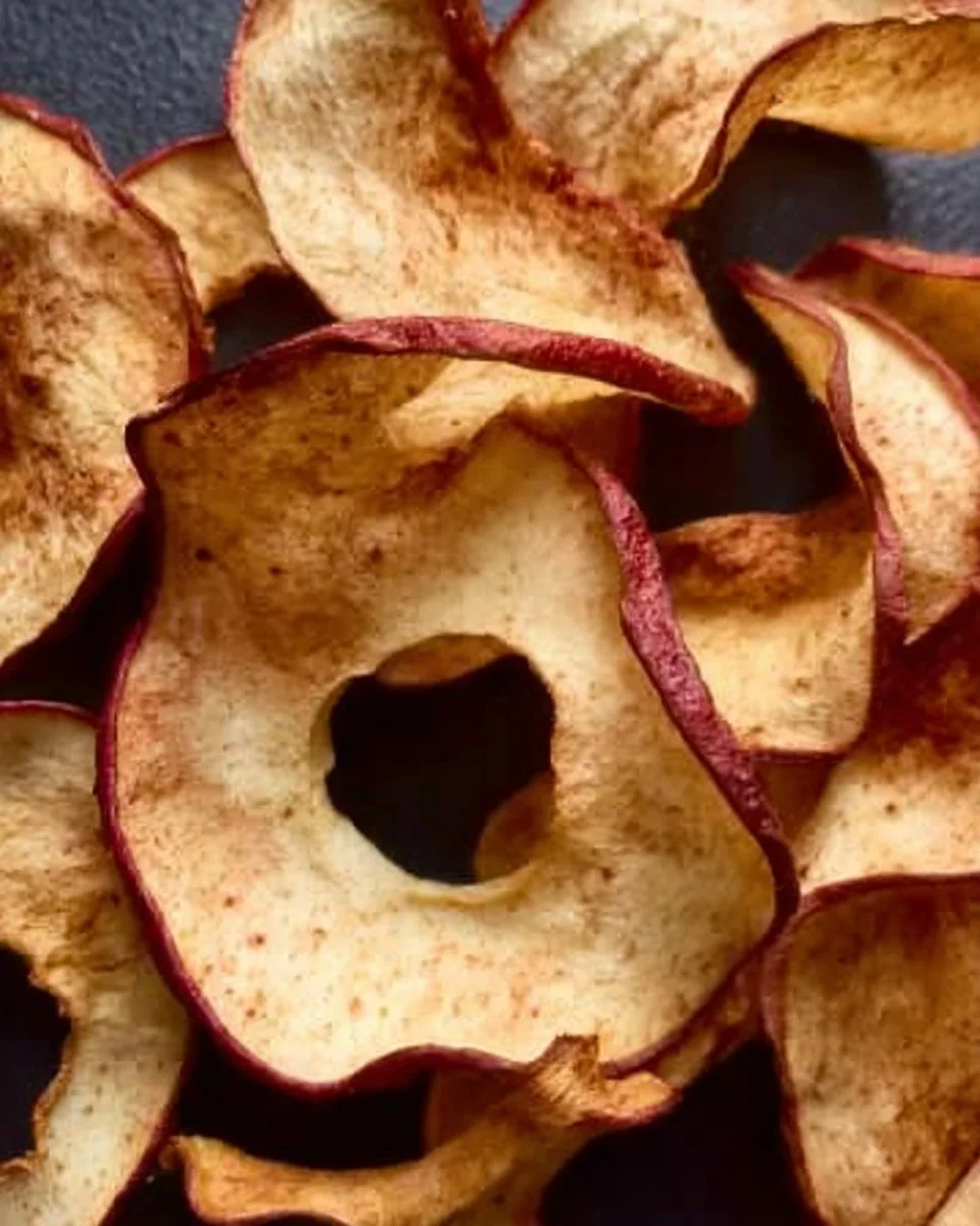 Crispy and delicious homemade Air Fryer apple chips